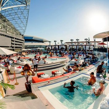 drais-hot-mess-ladies-day
